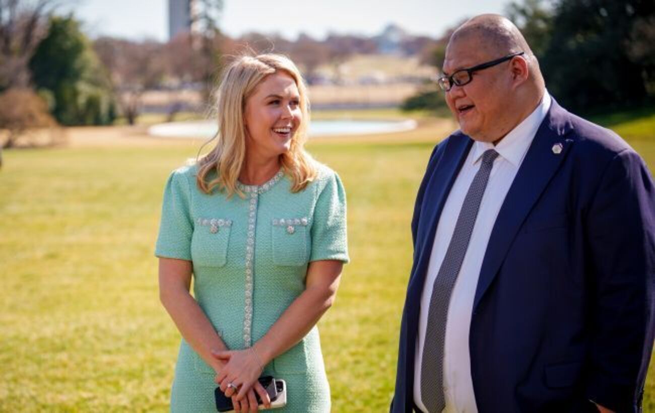 Зображення новини: "Найбільший різдвяний подарунок": наймолодша прессекретарка Білого дому вагітна вдруге