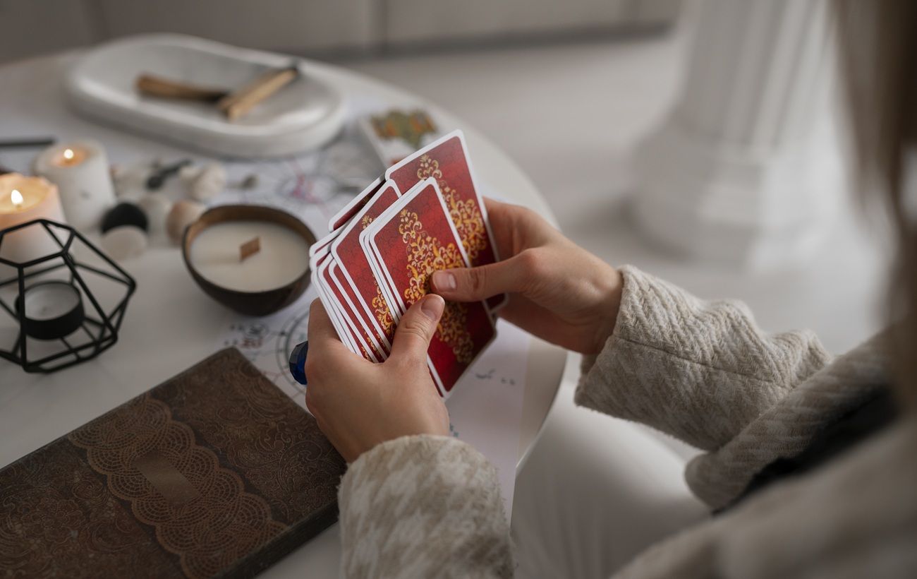 Зображення новини: Таро-гороскоп на 29 грудня: лише 5 знакам Зодіаку посміхнеться фортуна