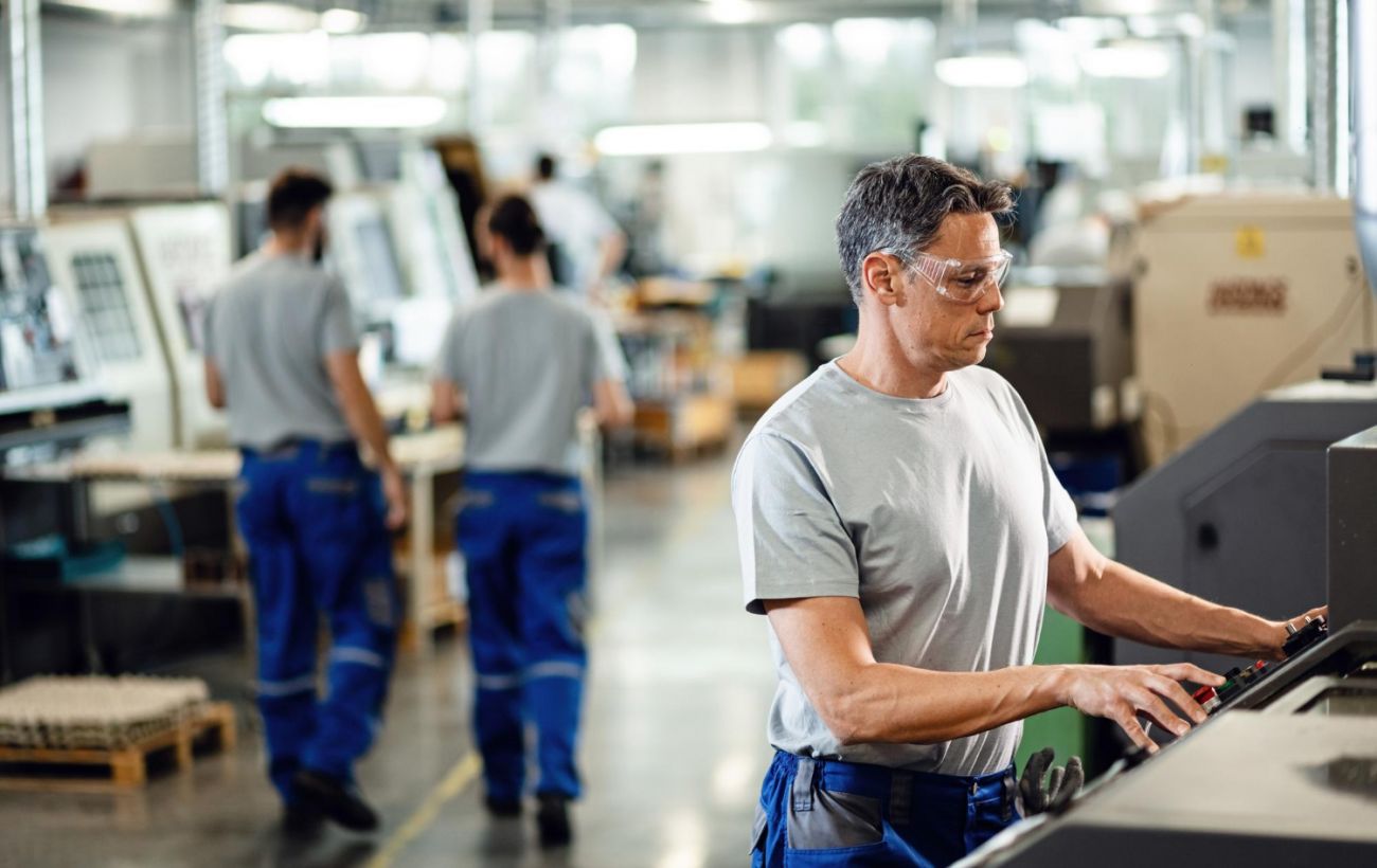 Зображення новини: Зарплати в Україні 2025: хто заробляв найбільше та де зросли доходи