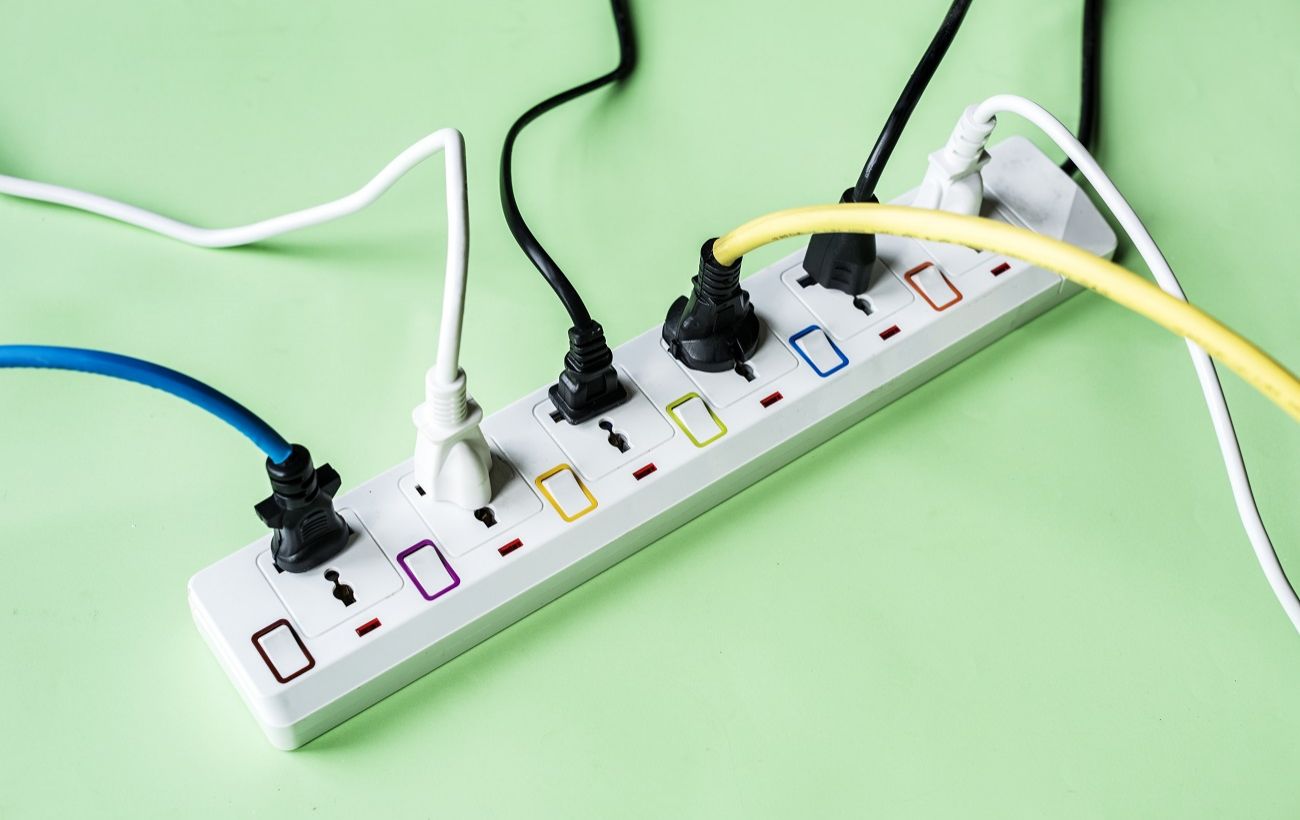 Зображення новини: Три прилади, які категорично не можна підключати до подовжувача