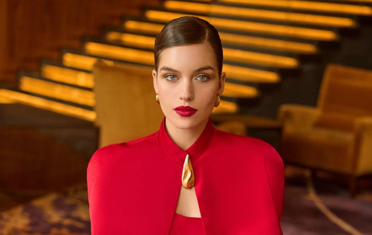 Зображення новини: Червоний як символ 2026 року: колишня Комарова показала святкову сукню