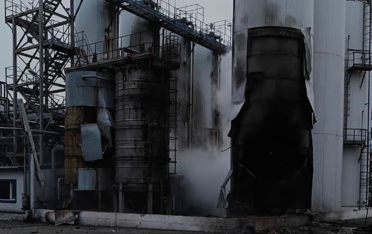 Зображення новини: Ворог атакував два порти на Одещині: пошкоджено судно та резервуари для олії