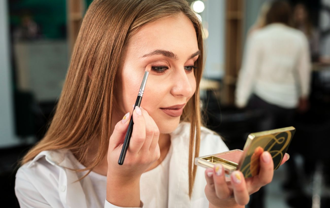 Зображення новини: Неочікувана причина, чому ніколи не варто спати з макіяжем