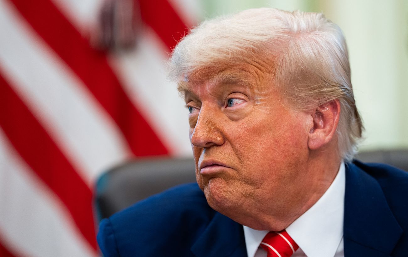 Зображення новини: Президент чи король? Як Трамп змінює символи американської влади