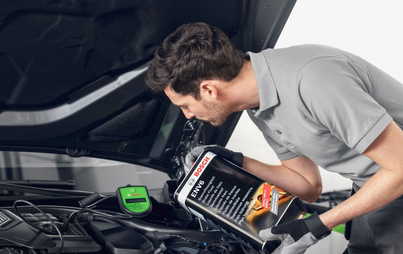 Зображення новини: Економія чи ризик? Чи можна змішувати гальмівні рідини в авто