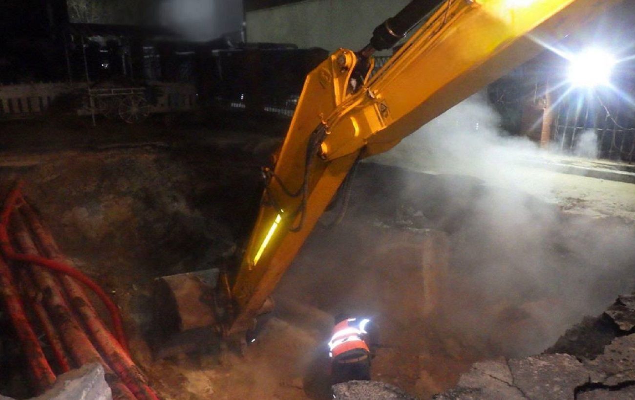 Зображення новини: Падіння 16-річної дівчини в яму з окропом: затримано посадовця "Київтеплоенерго"