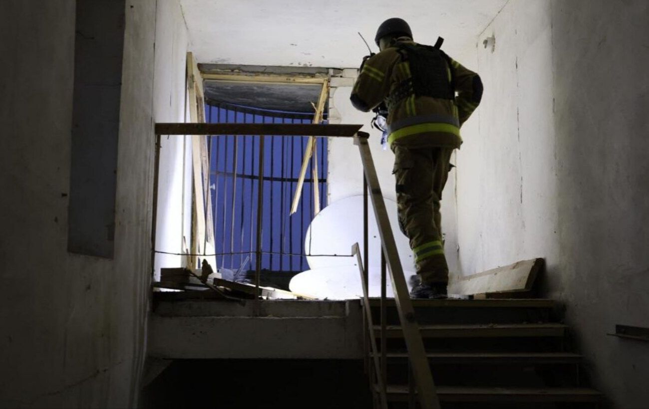 Зображення новини: У Києві зруйнована стіна в 15-поверхівці внаслідок дронової атаки (фото)