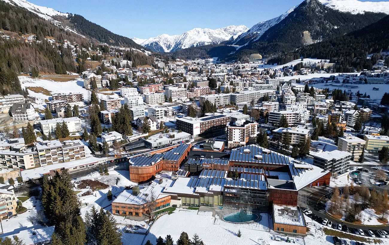 Зображення новини: У Давосі лідери ЄС відсувають Україну на другий план через Гренландію, - FT