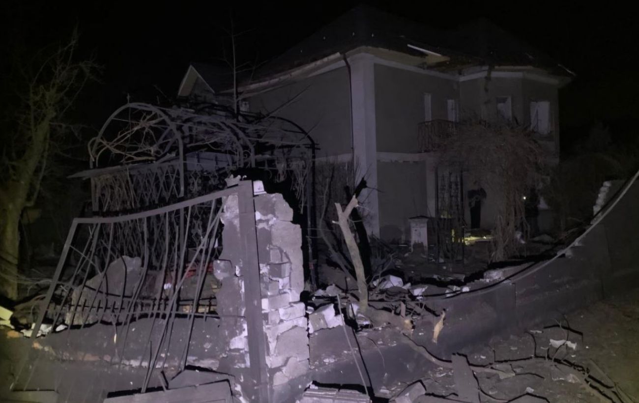 Зображення новини: Пошкоджено понад десяток будинків та авто: наслідки удару балістикою по Кривому Рогу