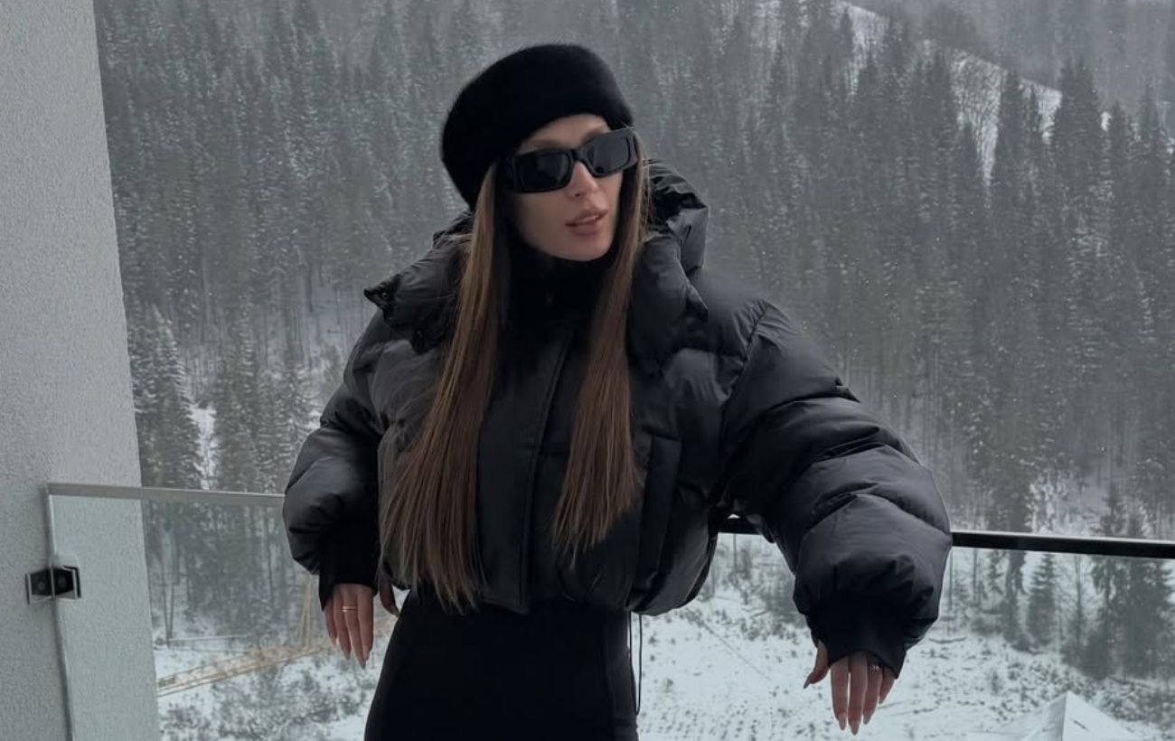 Зображення новини: Олена Світлицька показала, як носити модні пуховики: білий і чорний варіанти