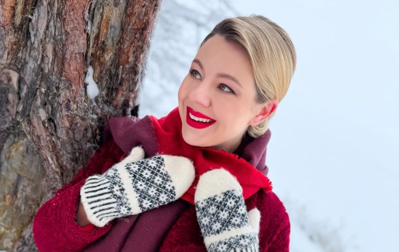 Зображення новини: Вагітна Олена Курбанова показала стильний образ у яскравій екошубі