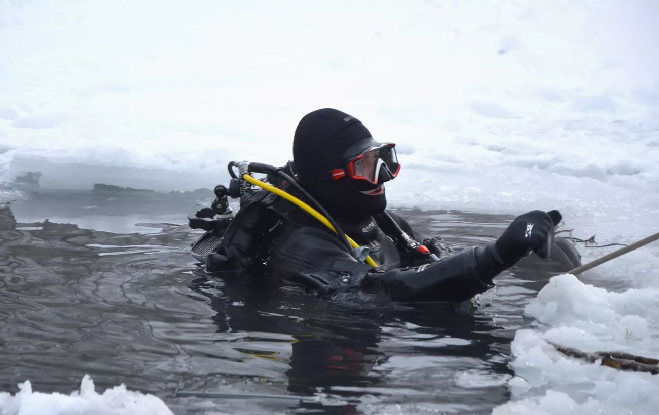 Зображення новини: Водолази ДСНС провели унікальну підводну спецоперацію на київській ТЕЦ за -15 °C (відео)