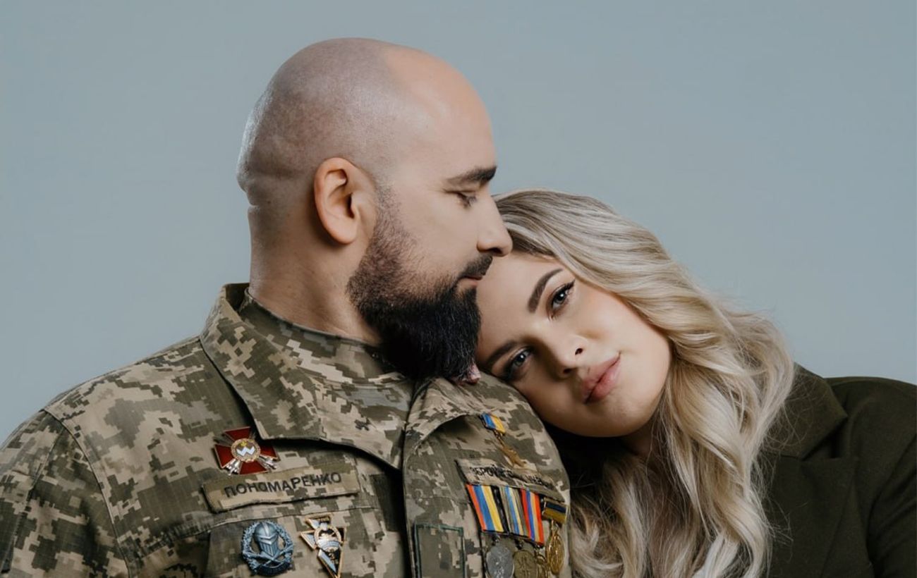 Зображення новини: "Доведеться сісти в крісло колісне". Відома ведуча вперше розповіла про невиліковну хворобу чоловіка-ветерана