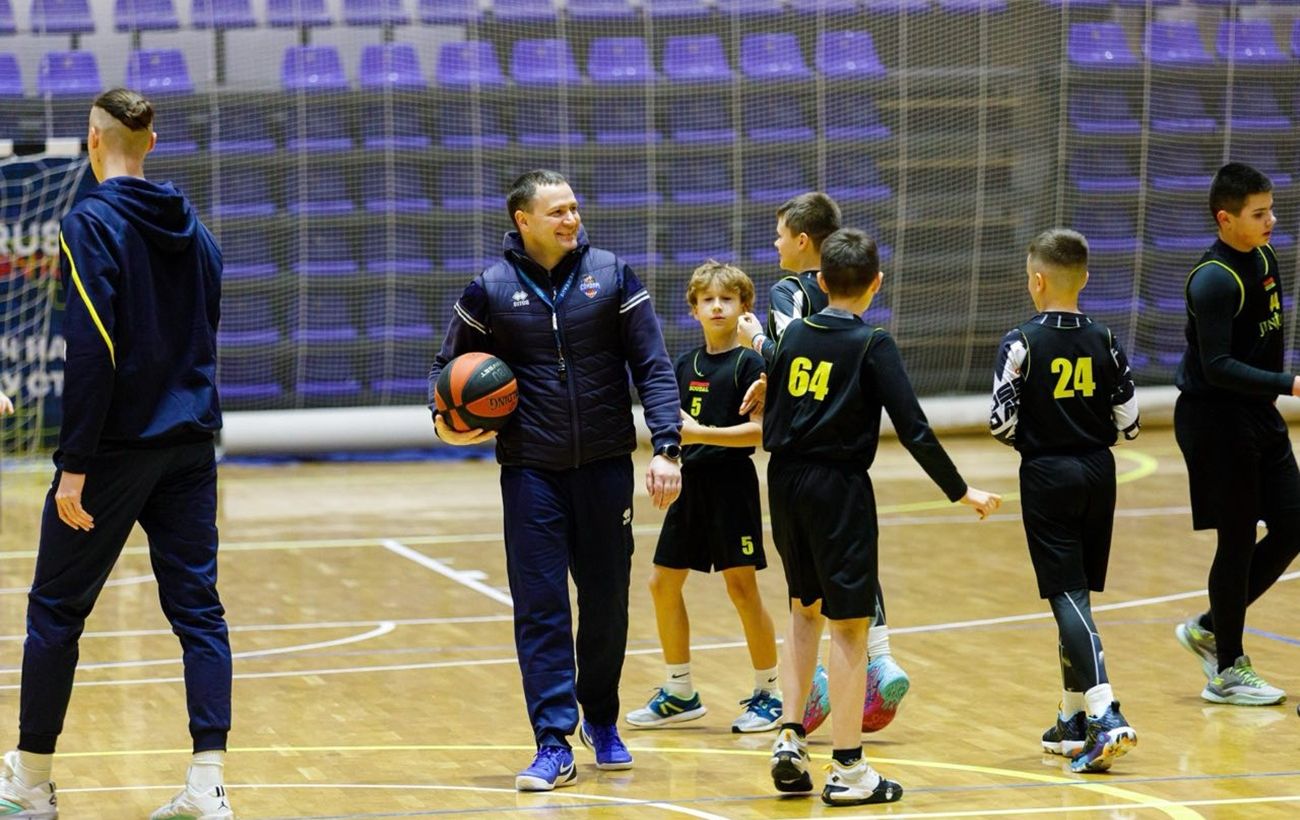 Зображення новини: "Харківські Соколи" за підтримки корпорації "Здоров'я" борються в Суперлізі та тренують юних баскетболістів