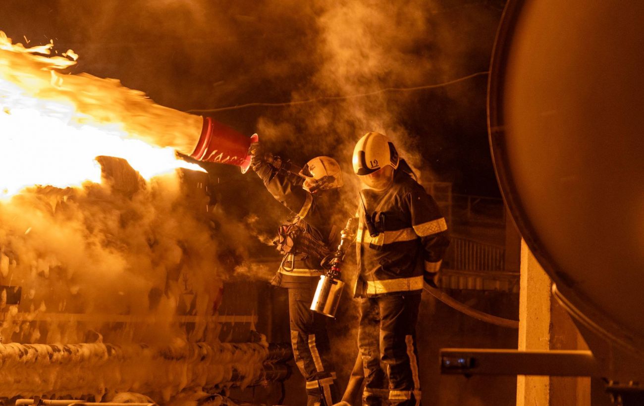 Зображення новини: Росія вночі запустила по Україні понад 370 дронів та 21 ракету: як відпрацювала ППО