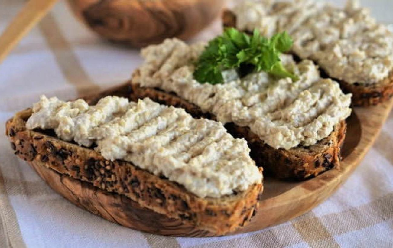 Зображення новини: Оселедцеве масло - бюджетна закуска з насиченим смаком, яка смакує всім