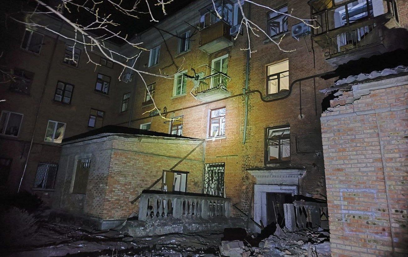 Зображення новини: Багатоквартирний будинок постраждав від артилерії росіян у Нікополі: ОВА показала кадри