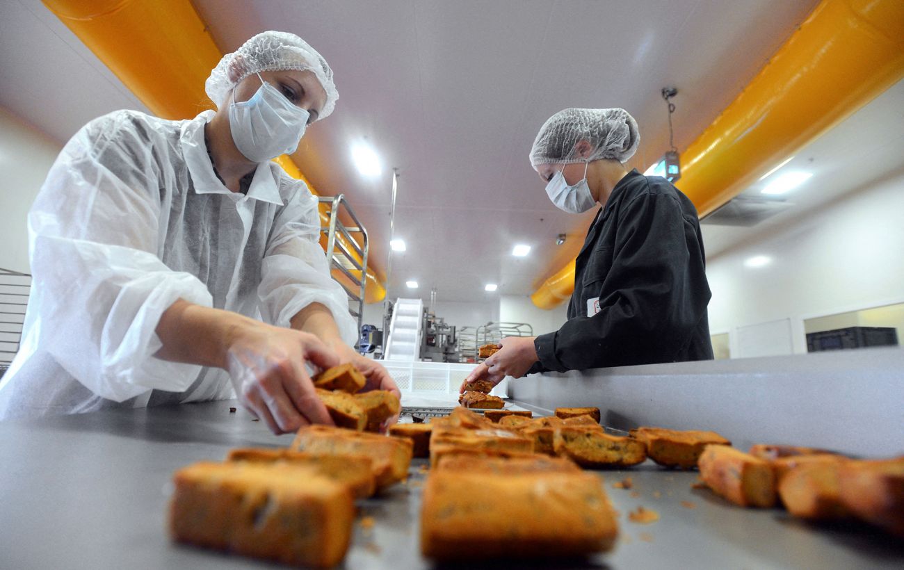 Зображення новини: Тимчасовий захист у Польщі закінчується: що буде з роботою українців після березня 2026