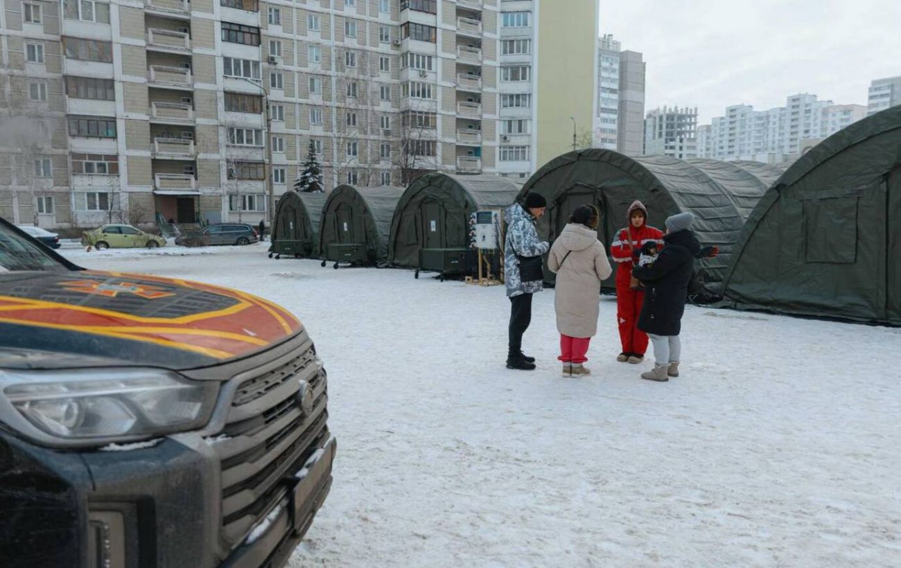 Зображення новини: Понад 1300 будинків без тепла: у Києві розгортають додаткові Пункти незламності