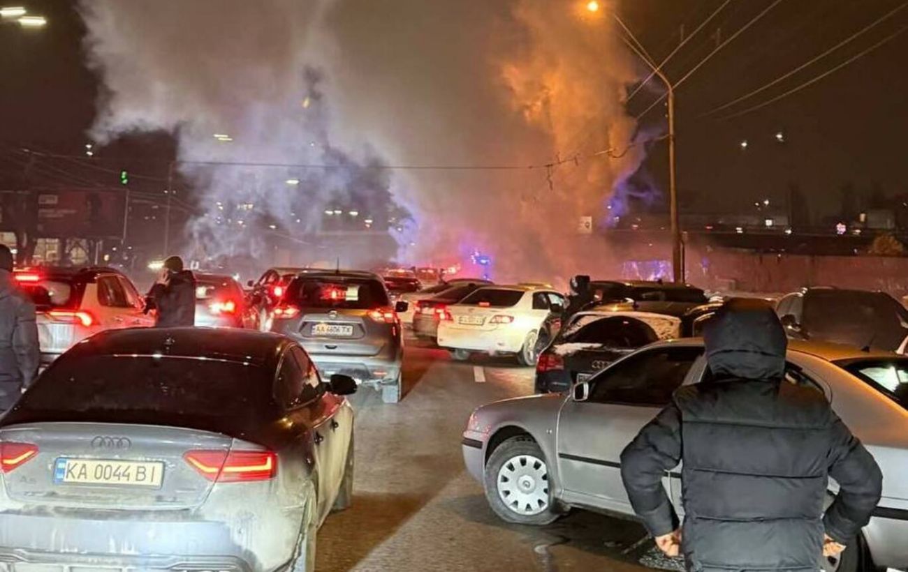 Зображення новини: У Києві на "Шулявці" сталася пожежа на проспекті (фото)