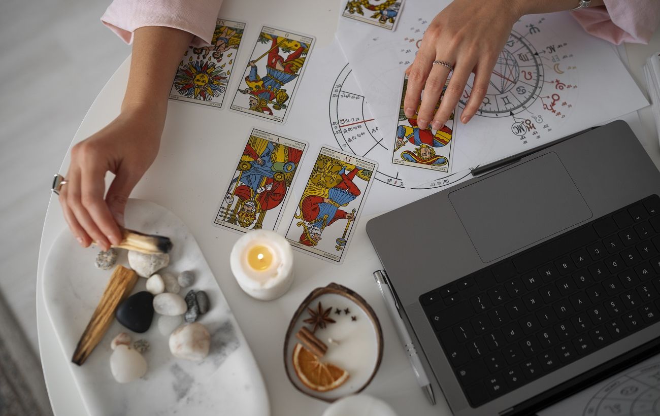 Зображення новини: Таро-гороскоп на тиждень. Кому відкриються нові можливості, а хто отримає знак
