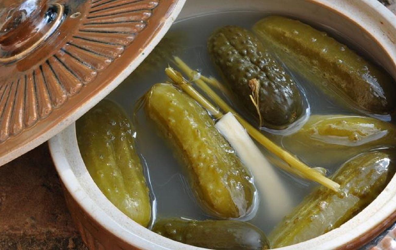 Зображення новини: Пити чи не пити? Дієтолог розкрив усю правду про огірковий розсіл