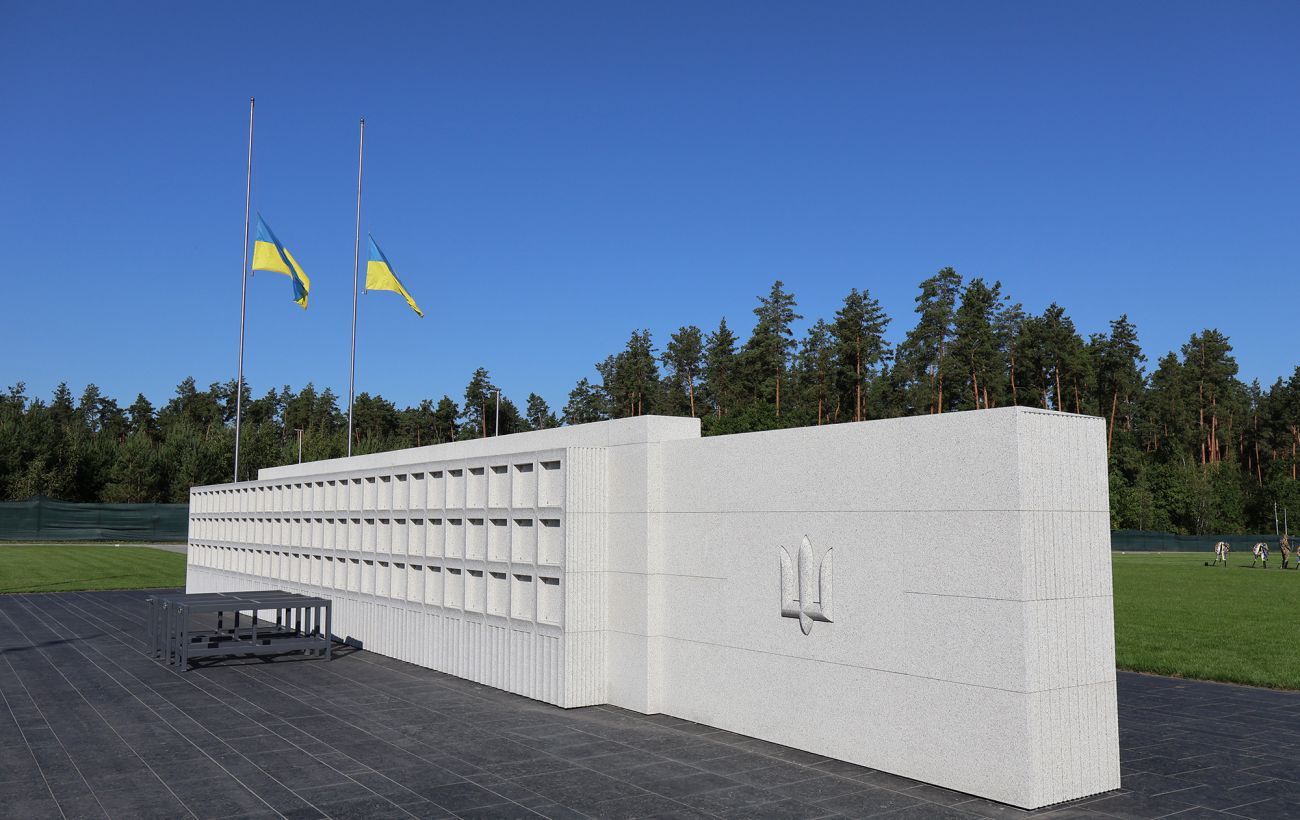 Зображення новини: Військові розкритикували рішення Верховного суду щодо Національного меморіального кладовища