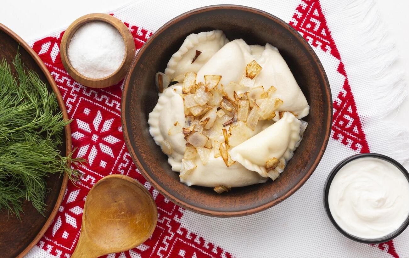 Зображення новини: Тісто на найсмачніші вареники: швидкий і дешевий рецепт від Олени Мандзюк