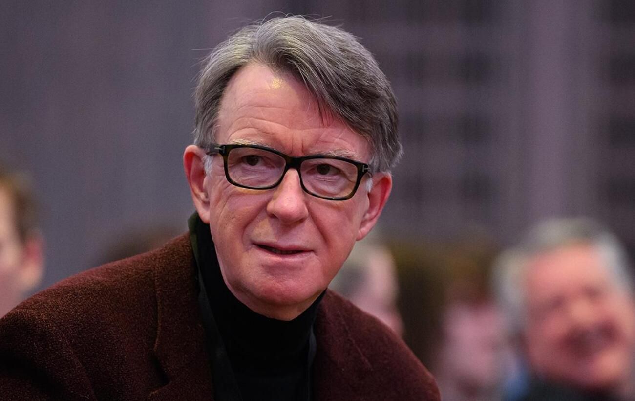 Зображення новини: "Щоб уникнути сорому": колишній британський посол пішов у відставку через справу Епштейна