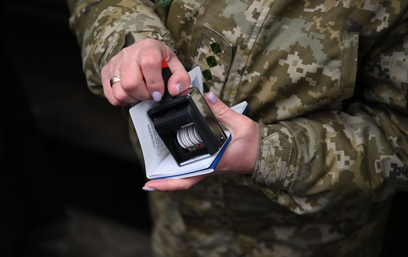 Зображення новини: "Гастролі" в один кінець: Петро Чорний потрапив у скандал із вивезенням ухилянтів