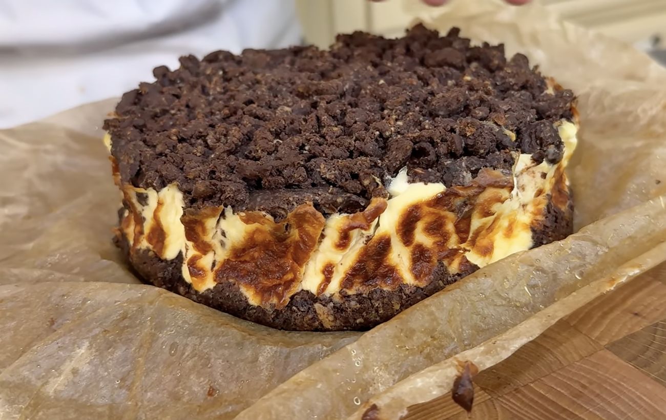 Зображення новини: Мінімум калорій та максимум білка: рецепт корисного сирника без борошна