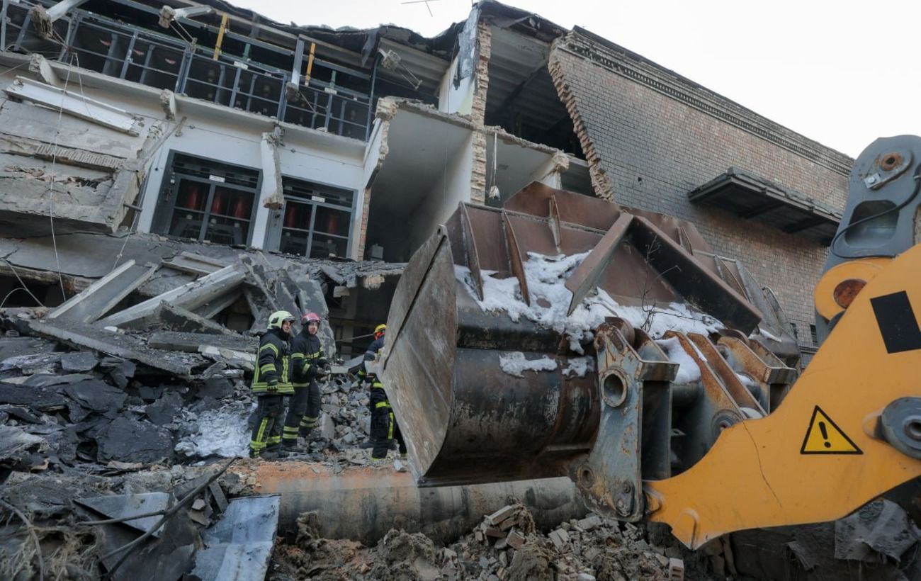 Зображення новини: Ударили 5 ракет, станція знищена: з'явилося відео з Дарницької ТЕЦ