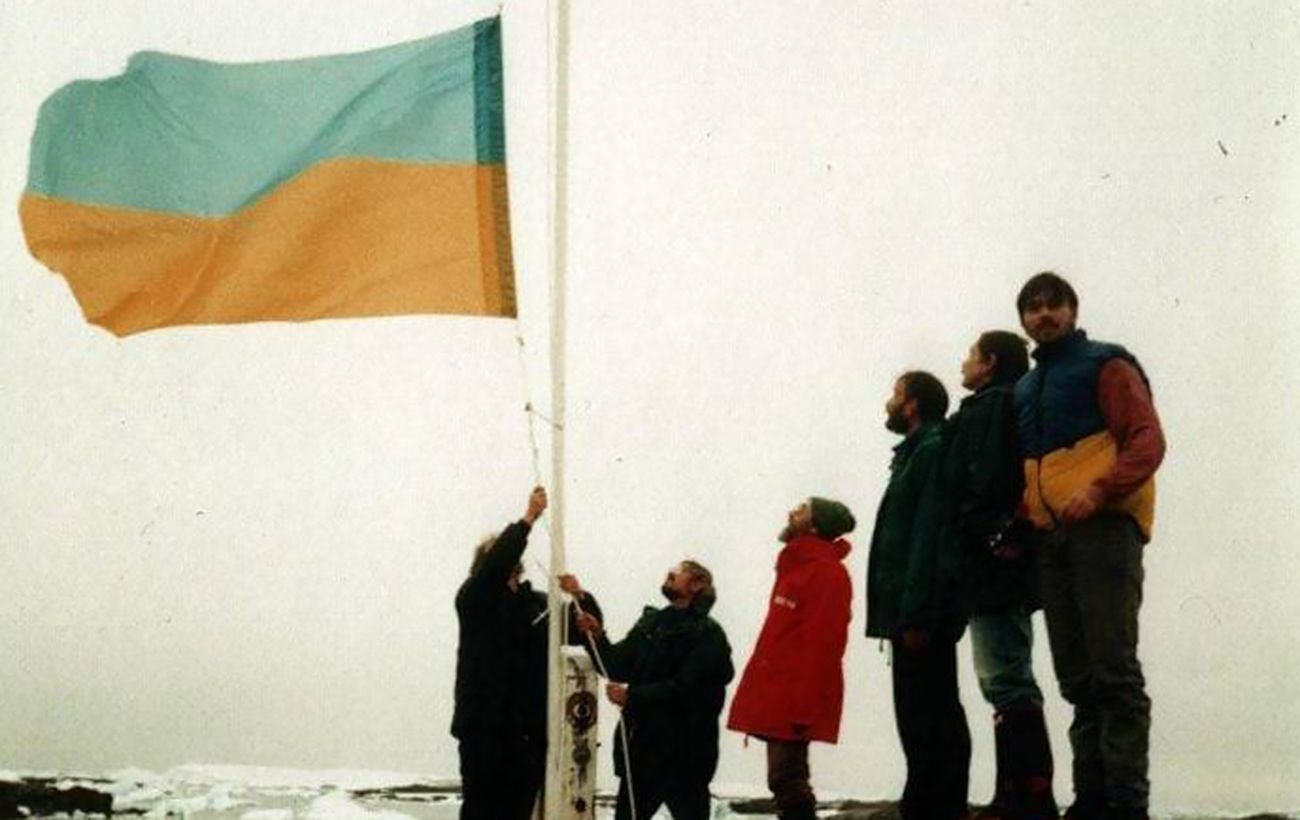 Зображення новини: 30 років у "клубі обраних": як Україна підкорювала Антарктику попри злидні 90-х