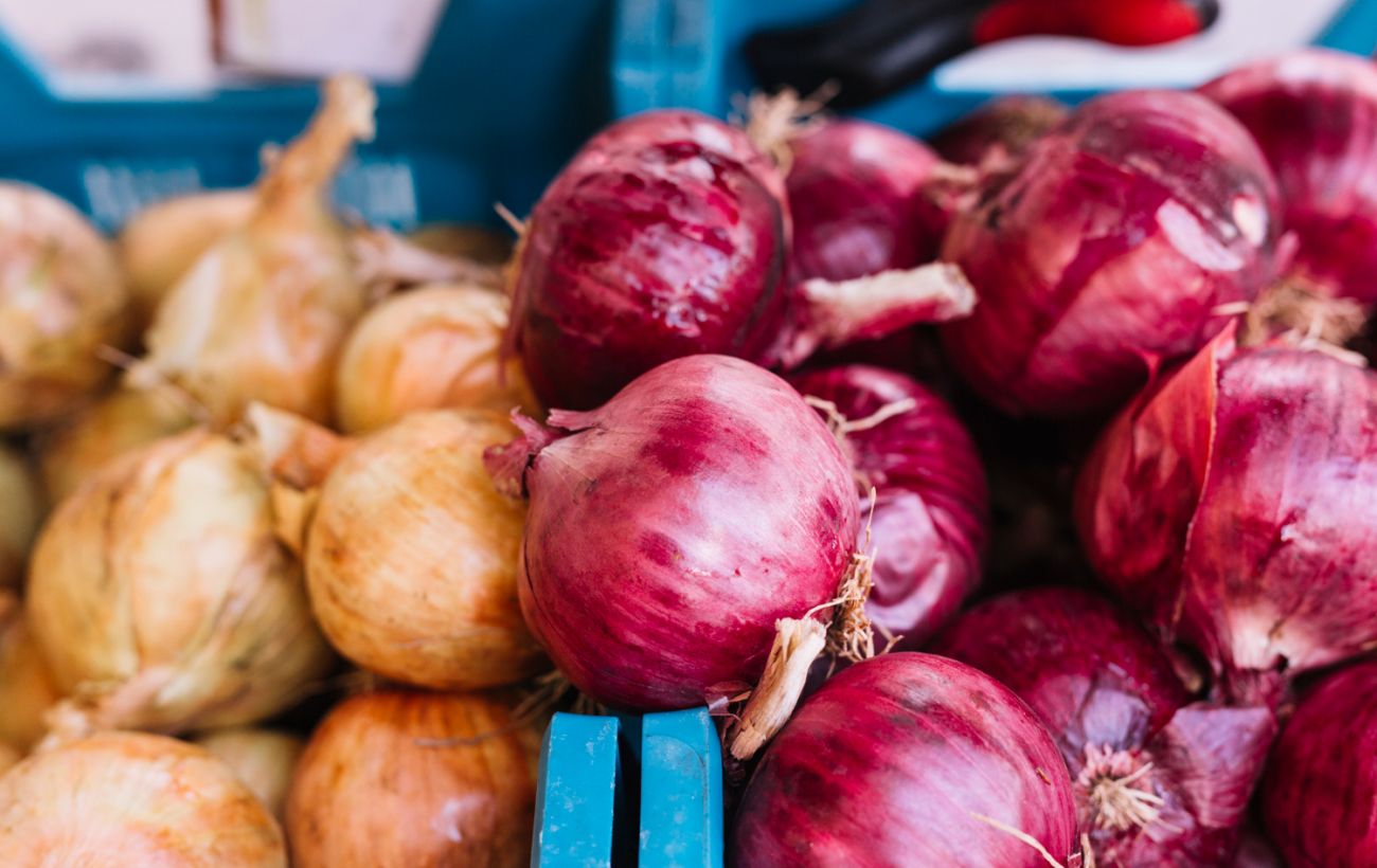 Зображення новини: Продавці про це мовчать: 4 способи, як завжди купувати свіжу цибулю