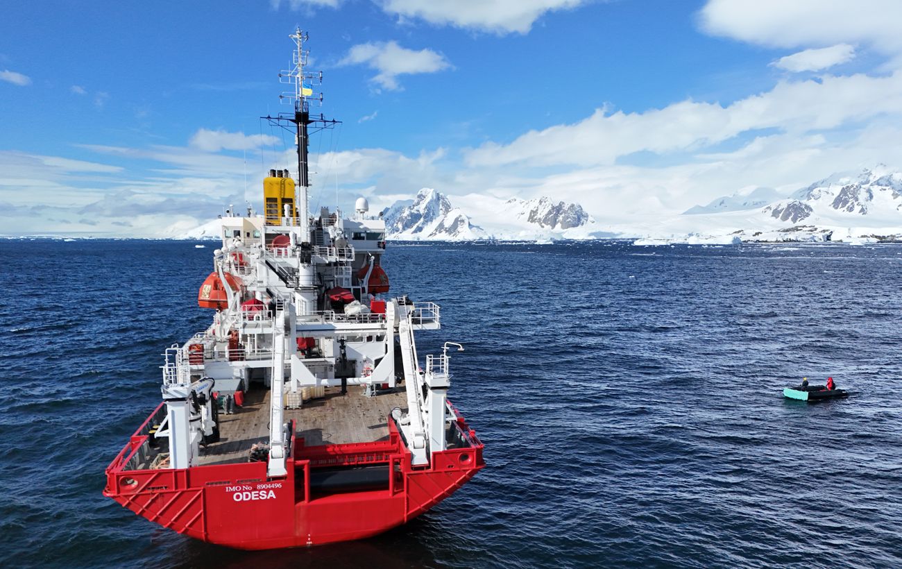 Зображення новини: "Плавучий інститут" за мільйони доларів: як криголам "Ноосфера" заробляє під час війни