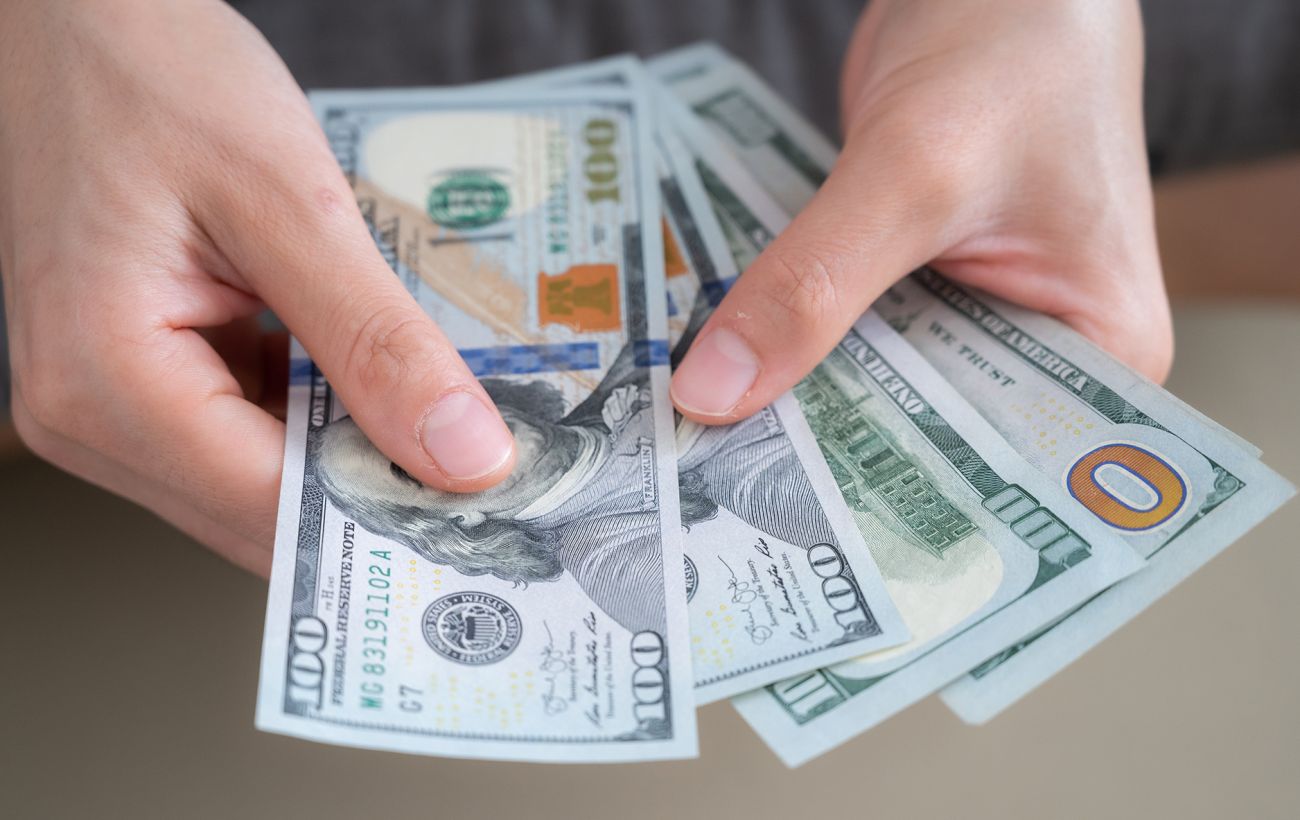 Зображення новини: Долари 1996 року треба здати? Чи дійсно ці купюри проблемні