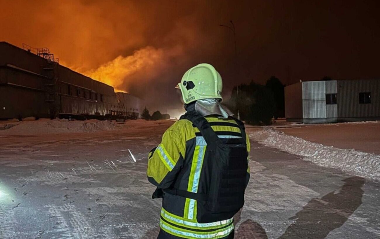 Зображення новини: Ціллю були лінії 750 кВ і ТЕС, є поранені та руйнування: наслідки нічної атаки РФ по Україні