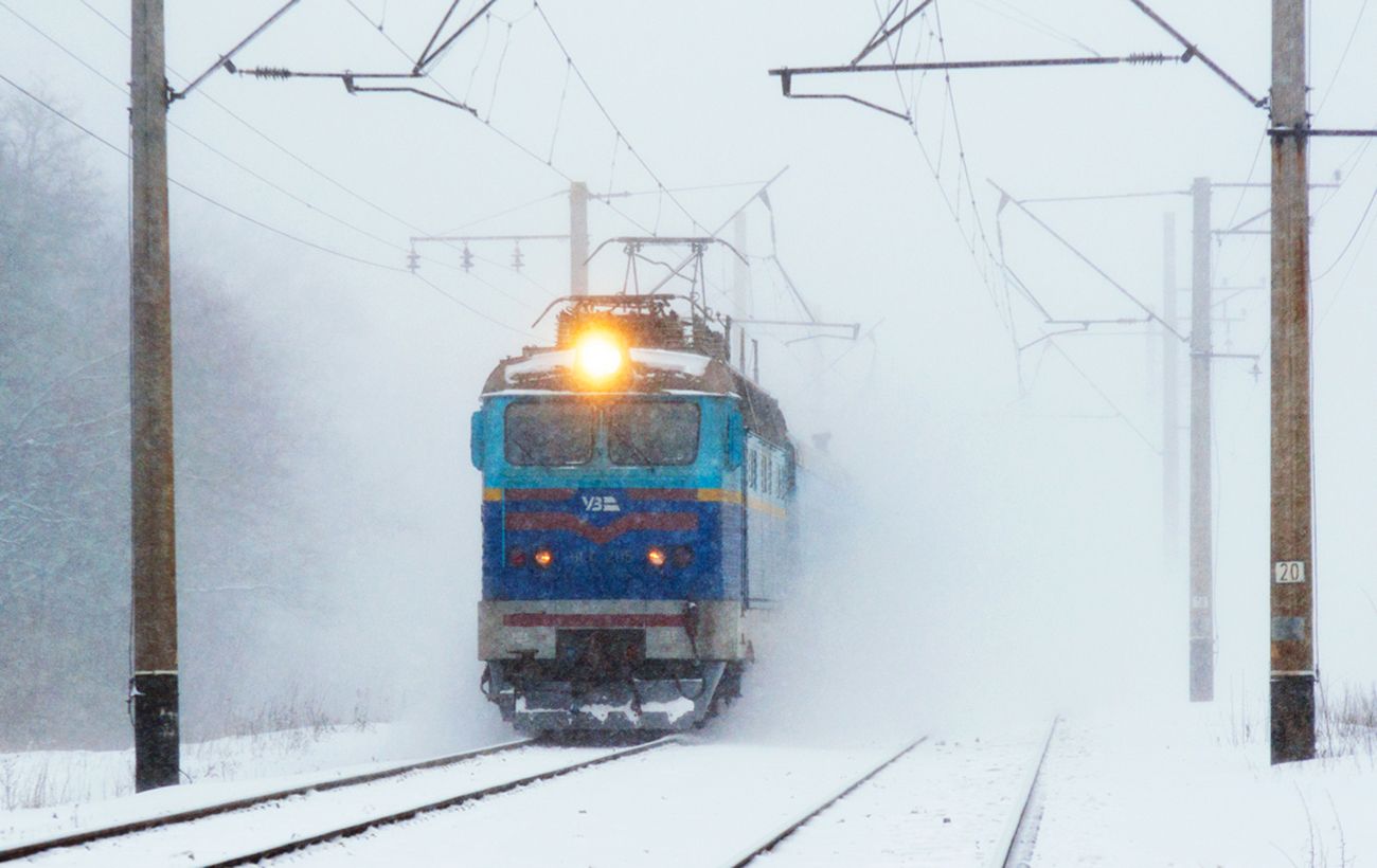 Зображення новини: Росіяни вночі вдарили по залізниці на Чернігівщині: скасовано низку рейсів