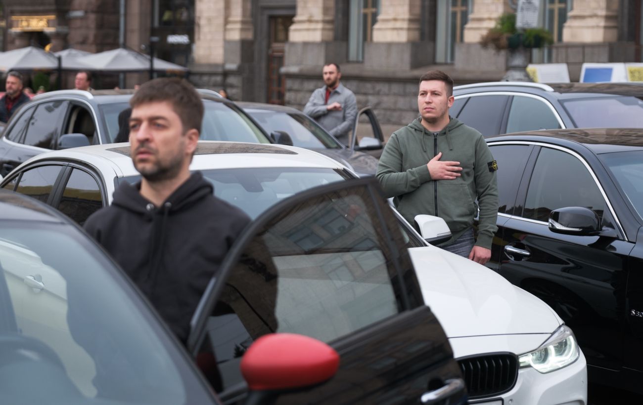 Зображення новини: Хвилину мовчання зробили щоденною традицією: о котрій завмиратиме вся Україна