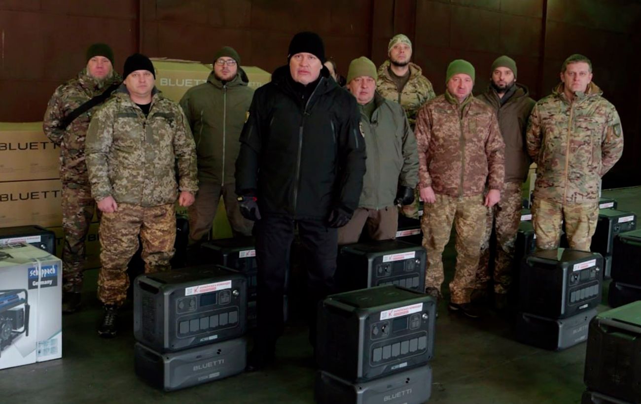 Зображення новини: "Українська команда" передала зарядні станції батальйону безпілотних систем "Хорт", - Палатний