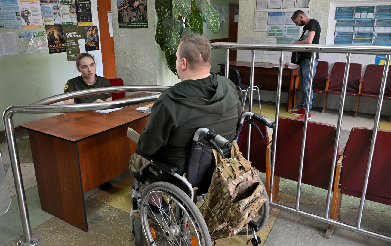 Зображення новини: "Підстав недостатньо". Як ВЛК блокують звільнення військових з пораненнями та що робити