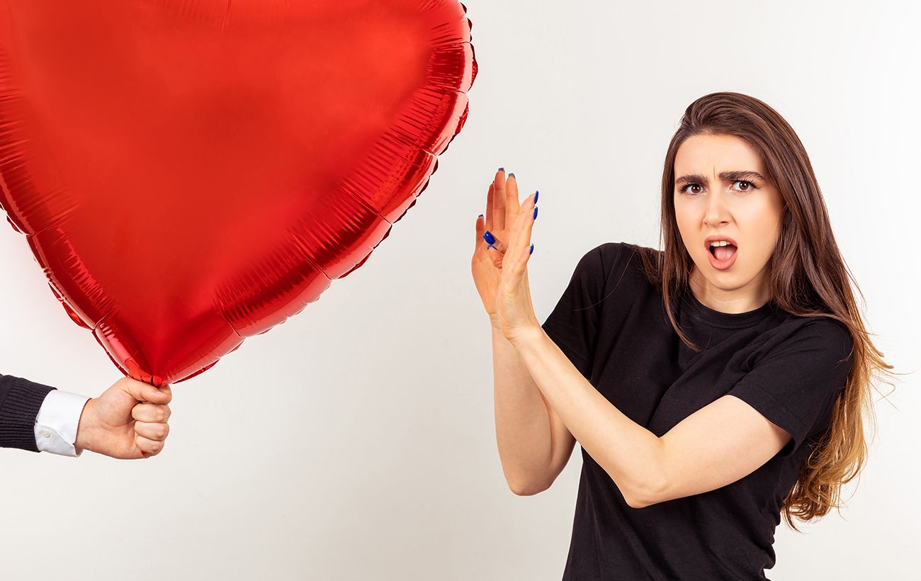 Зображення новини: Свято не на часі? 66% українців не святкуватимуть День закоханих (опитування)