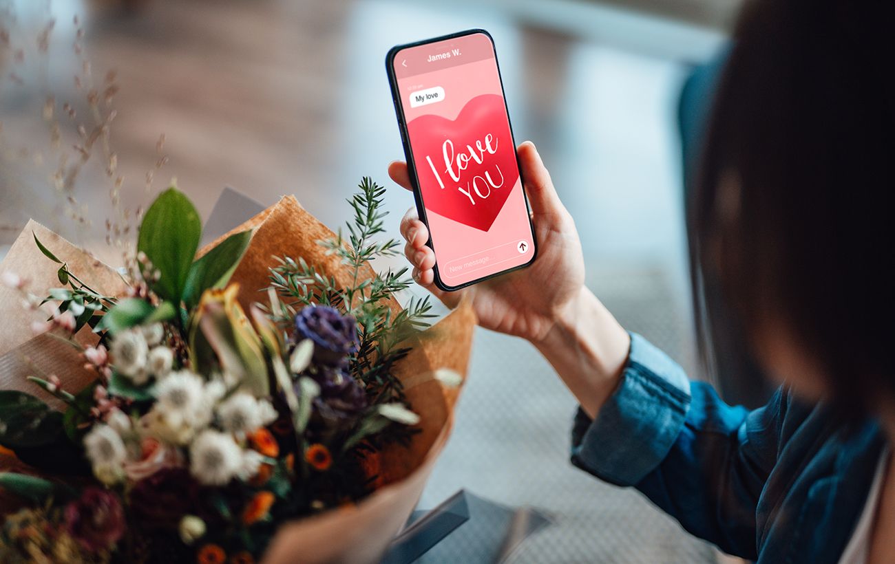 Зображення новини: Небанальні привітання з Днем закоханих: вірші та СМС, від яких тане серце