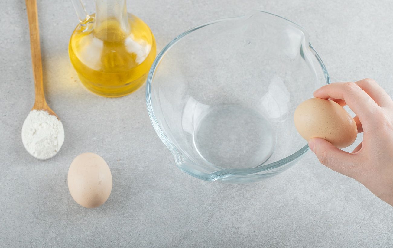 Зображення новини: Замочувати більше не потрібно: простий трюк почистити яйце