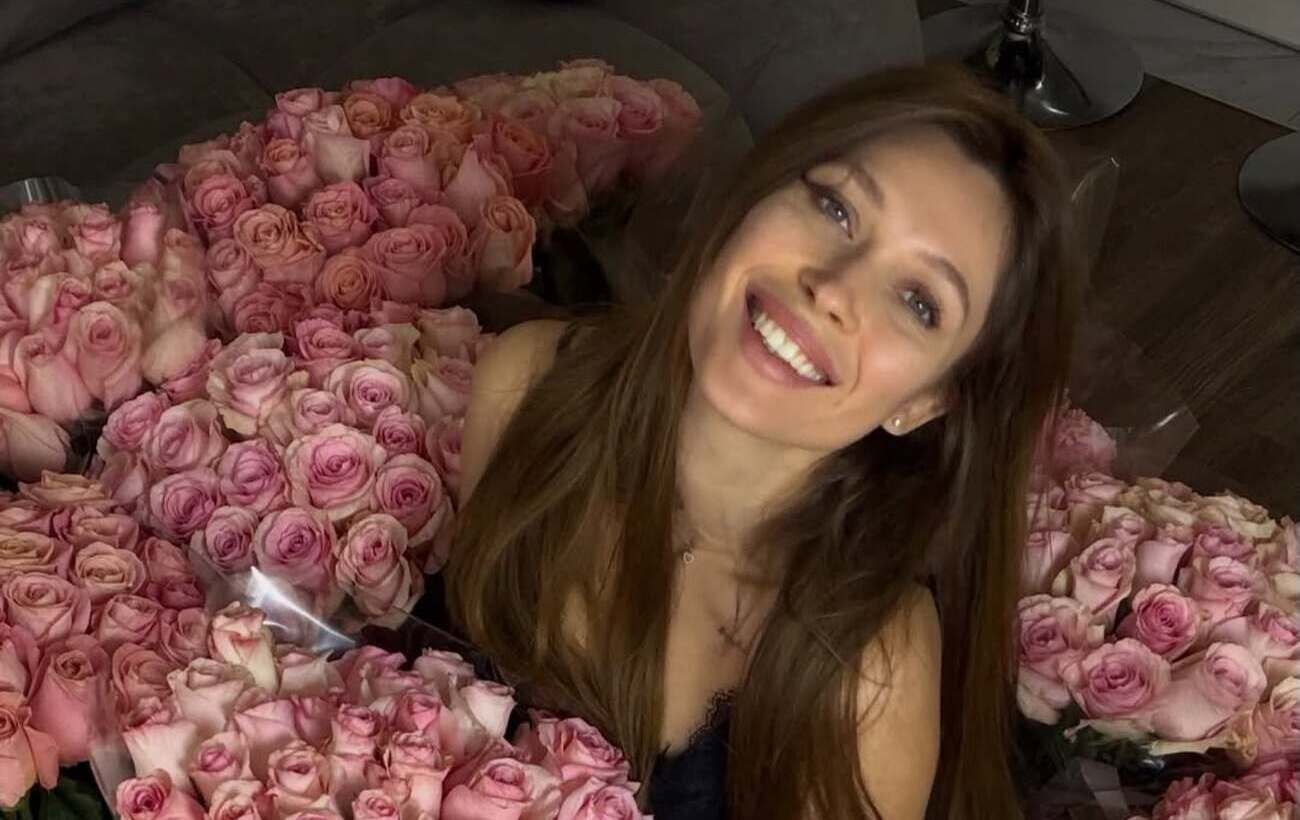 Зображення новини: Квіткова та інші зірки показали букети від коханих: від ніжних тюльпанів до сотень троянд