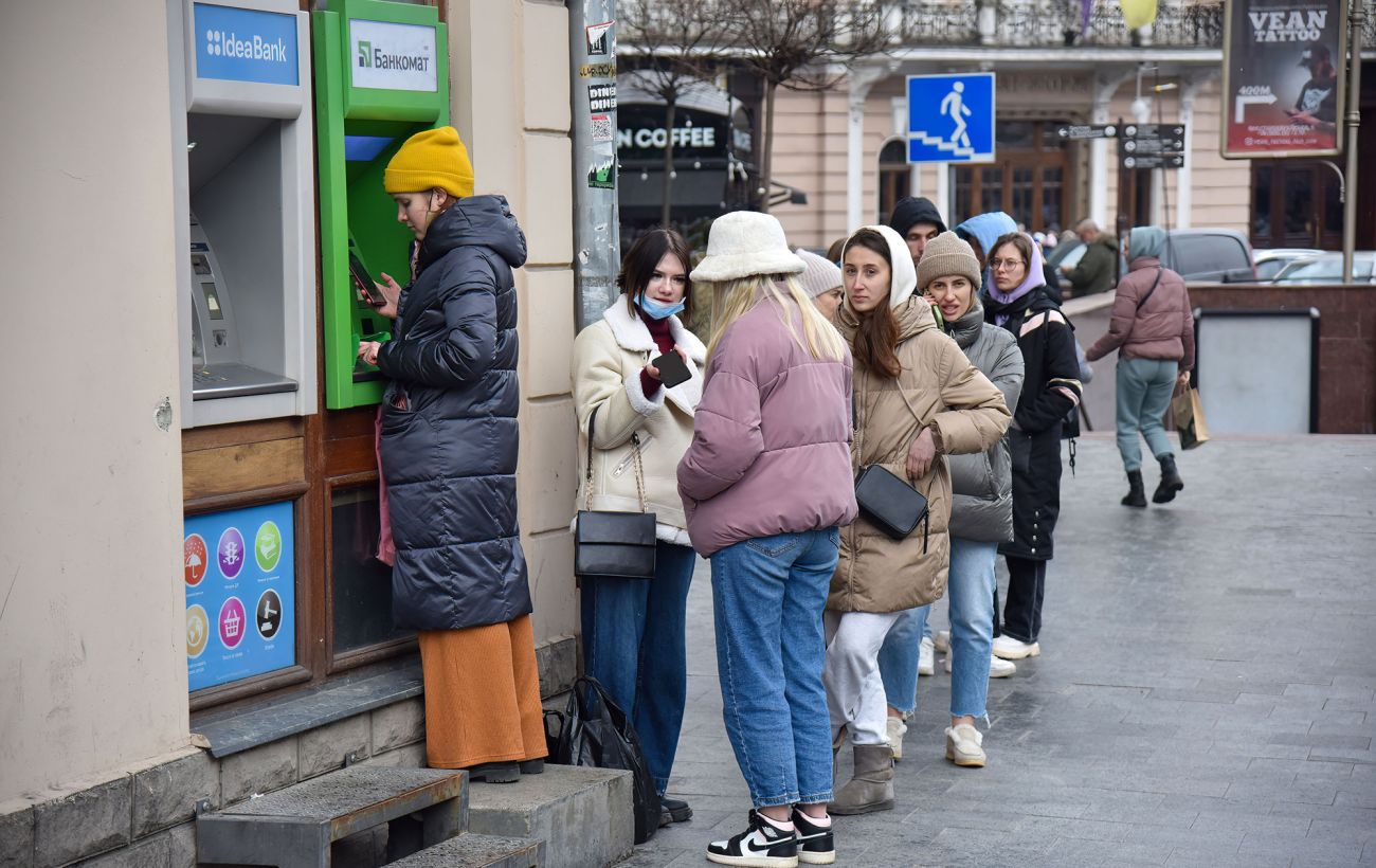 Зображення новини: Зняти до 20 000 гривень без світла: де точно працюють банкомати у блекаут та як знайти відділення
