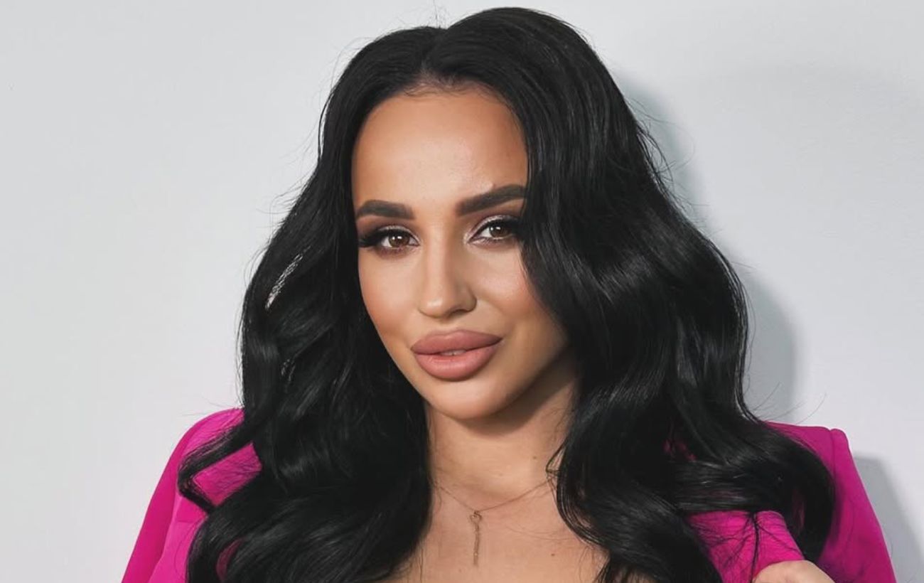 Зображення новини: Закликала обстрілювати Кременчук. Зірку "Супермами" забрали до психлікарні