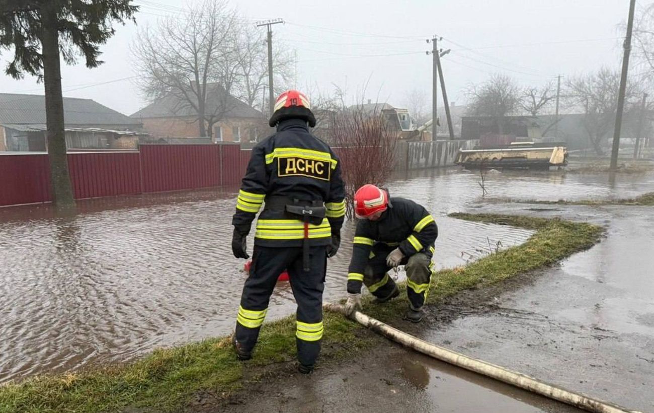 Зображення новини: Сніговий полон та велика вода: наслідки масштабної негоди в Україні 16 лютого (фото)