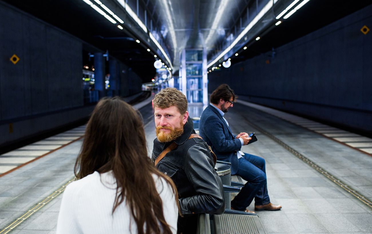 Зображення новини: Забудьте про Tinder: 5 лайфхаків для знайомства в реальному житті, які працюють безвідмовно