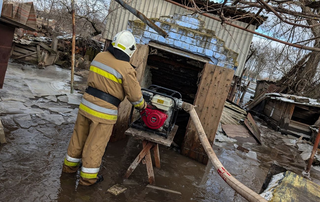 Зображення новини: Підтоплення, ожеледиця й перекриті дороги: де в Україні негода наробила лиха